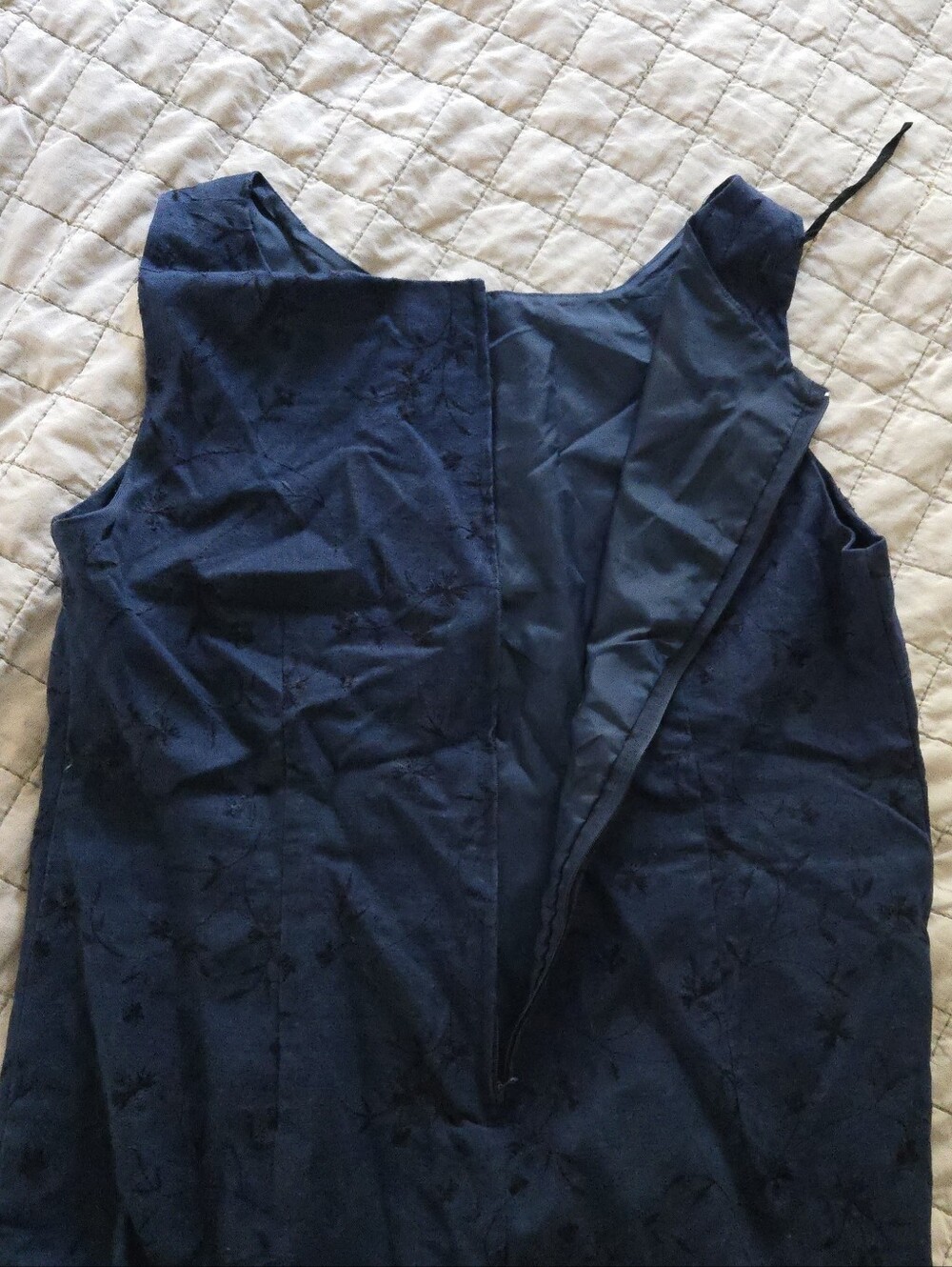 Vintage Navy Floral Embroidery Sheath Dress Linen Blend Sag Harbor Size 12 - Picture 6 of 7